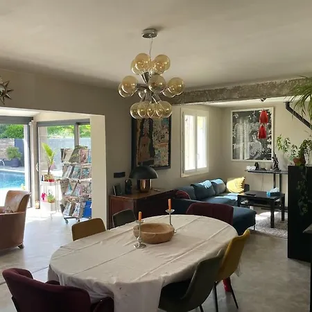 Avec Piscine Et Jacuzzi, A Centre ! Villa *