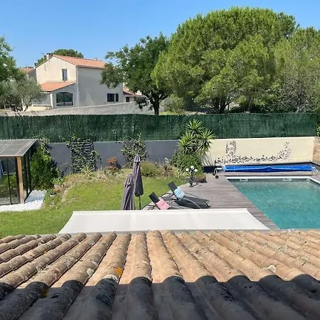 Avec Piscine Et Jacuzzi, A Centre ! *
