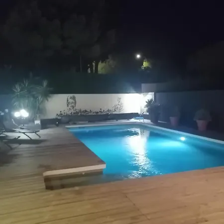 Piscine, & Petanque A Centre ! * ユゼ