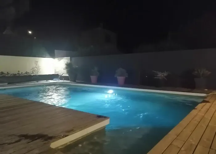 Piscine, & Petanque A Centre ! *